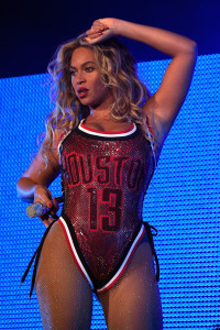 PHILADELPHIA, PA - SEPTEMBER 05: performs onstage during the 2015 Budweiser Made in America Festival at Benjamin Franklin Parkway on September 5, 2015 in Philadelphia, Pennsylvania. (Photo by Kevin Mazur/Getty Images for Anheuser-Busch)